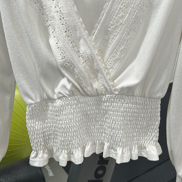 Classy White Shirt, worn once, excellent condition, feminine & classy sexy - Picture 4 of 8